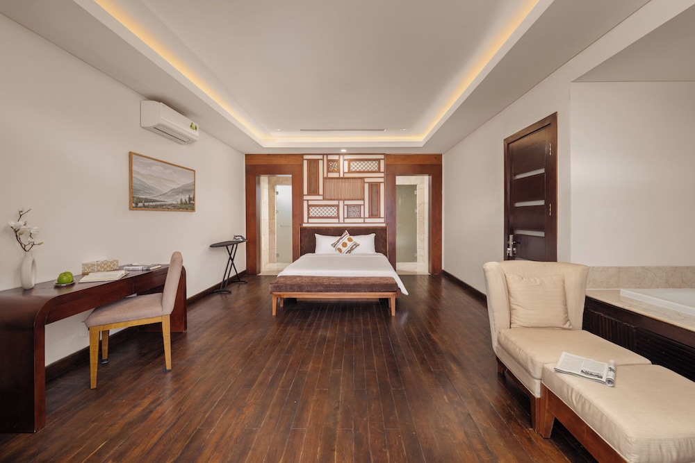 Ocean Villa Da Nang 4BR 5 Beds, Private Pool and Kitchen