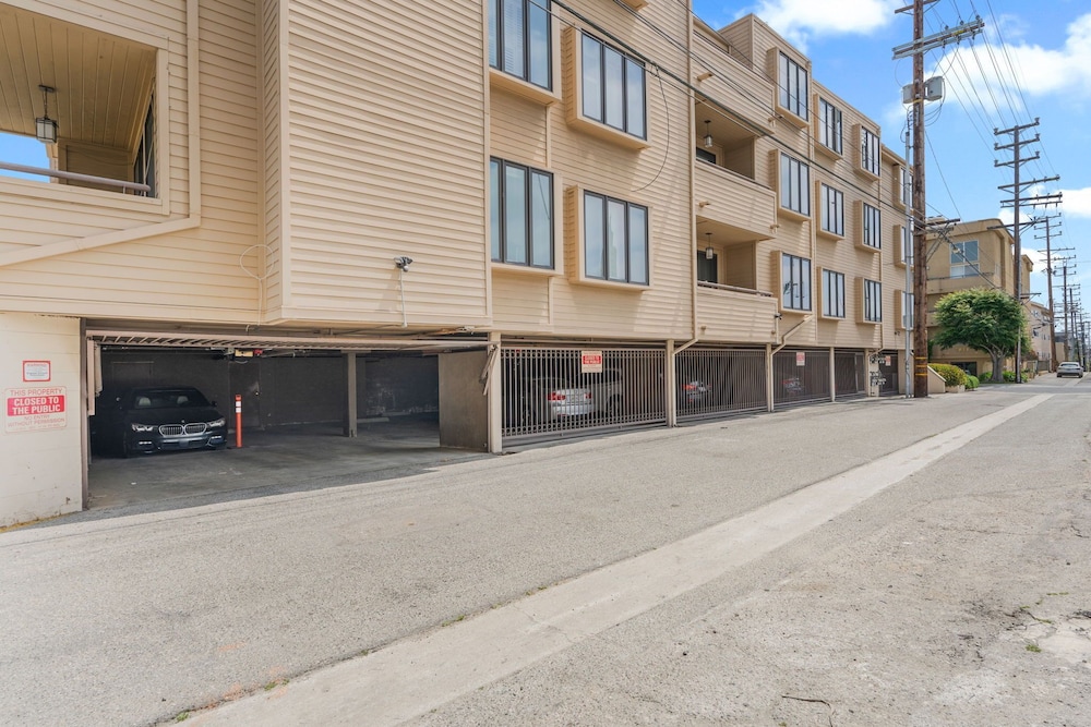 Stylish Westwood Condo