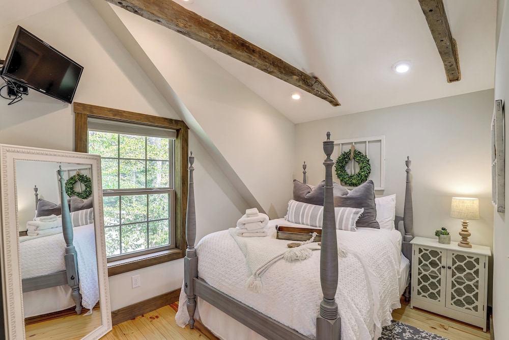 Hike, Leaf Peep & More: Sleek Cabin in Weaverville