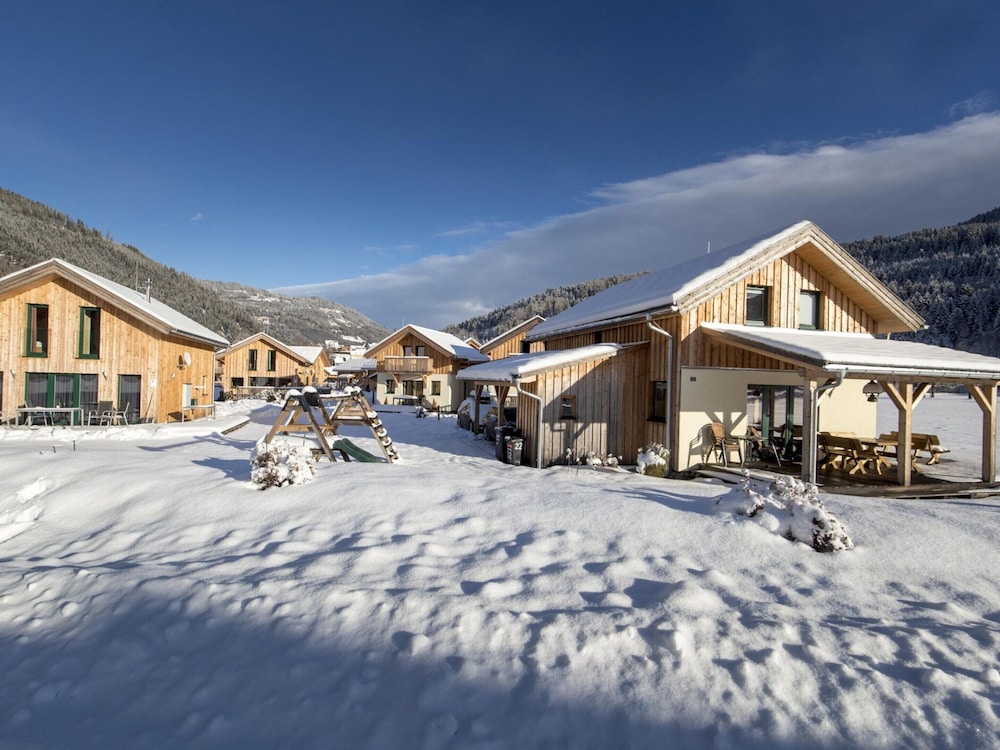 Attractive Chalet With Jacuzzi en Murau