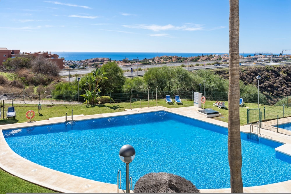 Cozy Getaway With Pool in Riviera del Sol - Ref 99