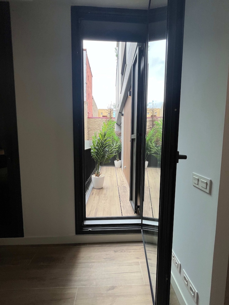 w Impressive 3BR w Sunny Terrace in Chueca