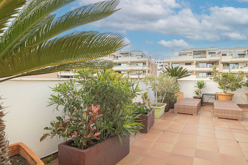 Luxury Cala Blanca Walking To Beach