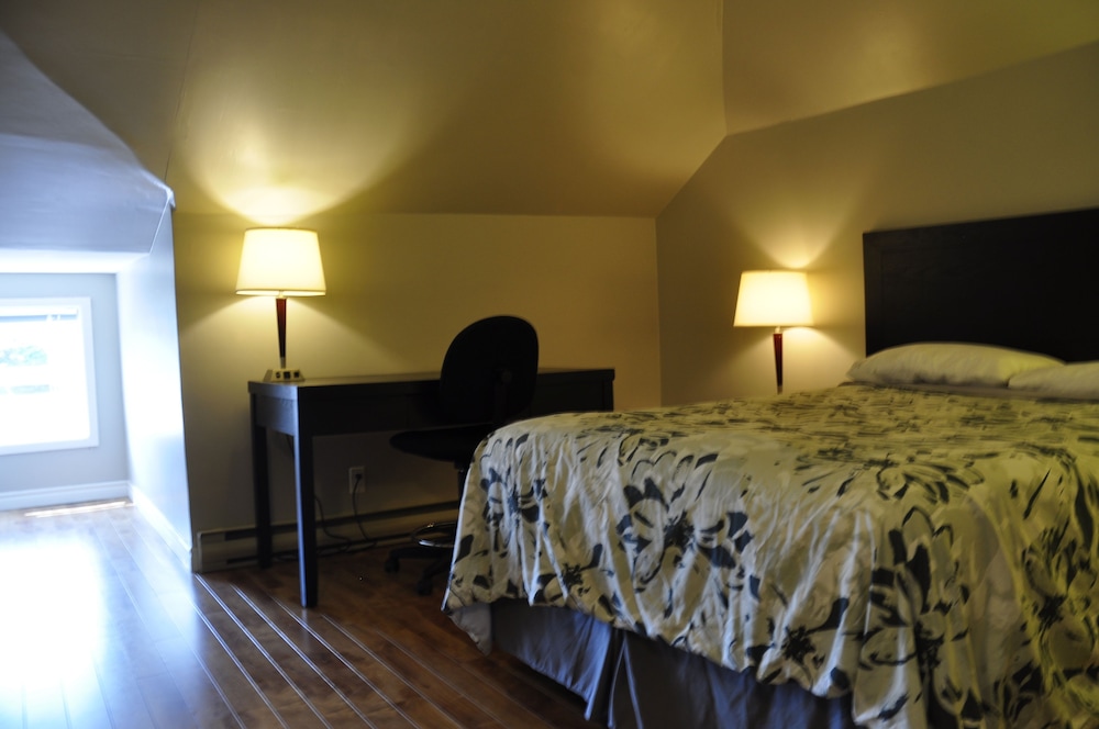 Moncton Suites - 267 Universite Ave