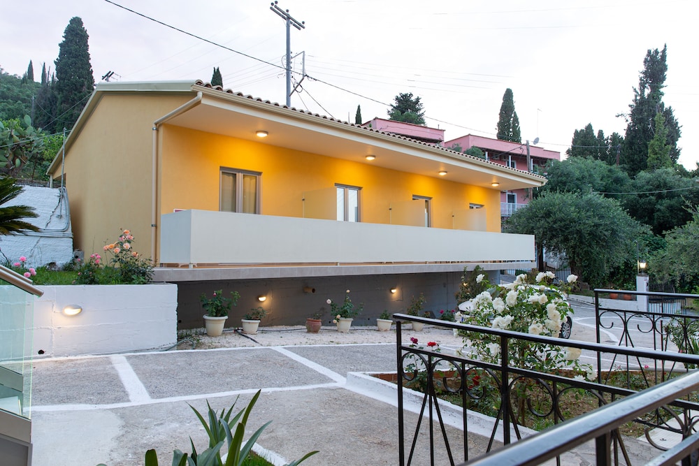 Passas Mare Apartments & Studios
