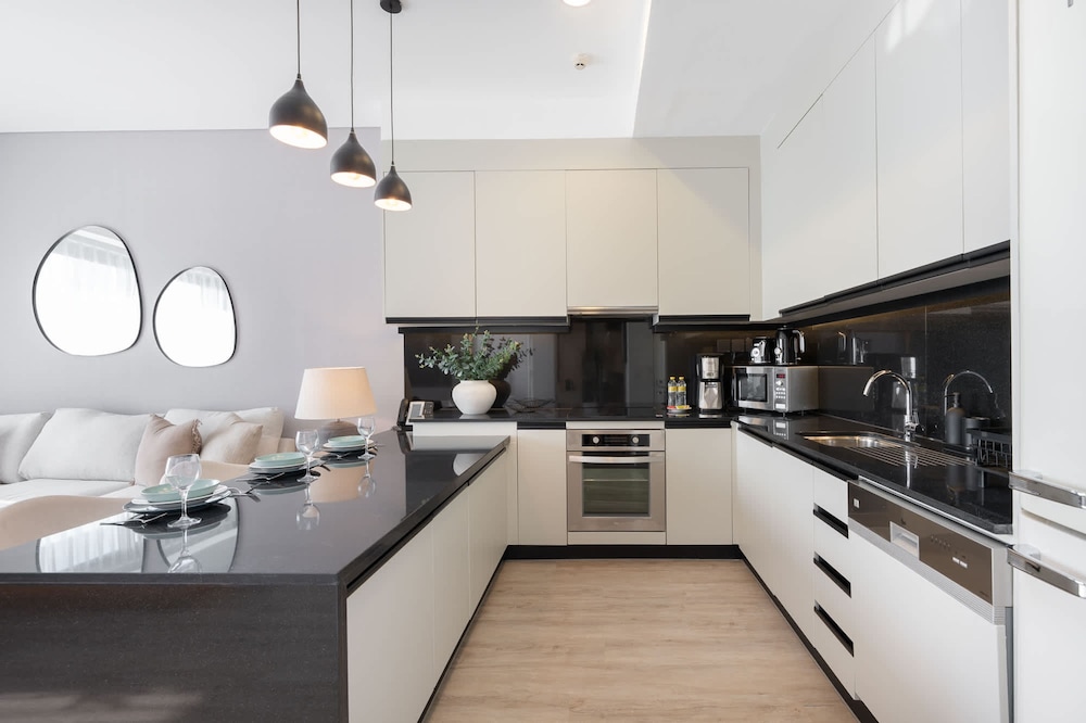 Grand Stay in This 1 Bedroom Flat That Sleeps 4