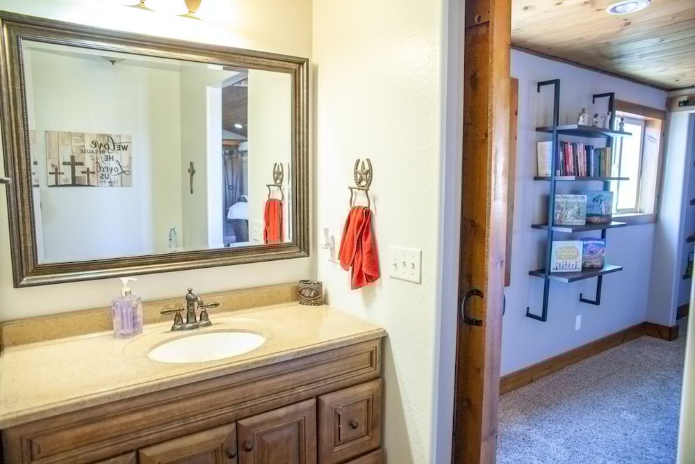 Zebra Rustic Retreat 3BR Home on Zebra Ranch