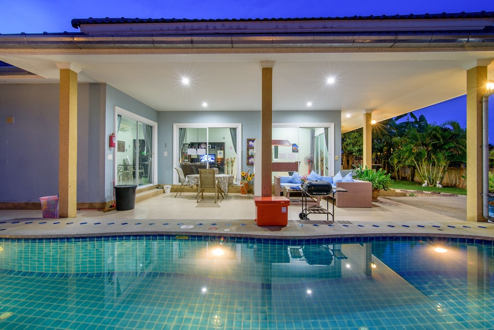 Blue Sky Pool Villa