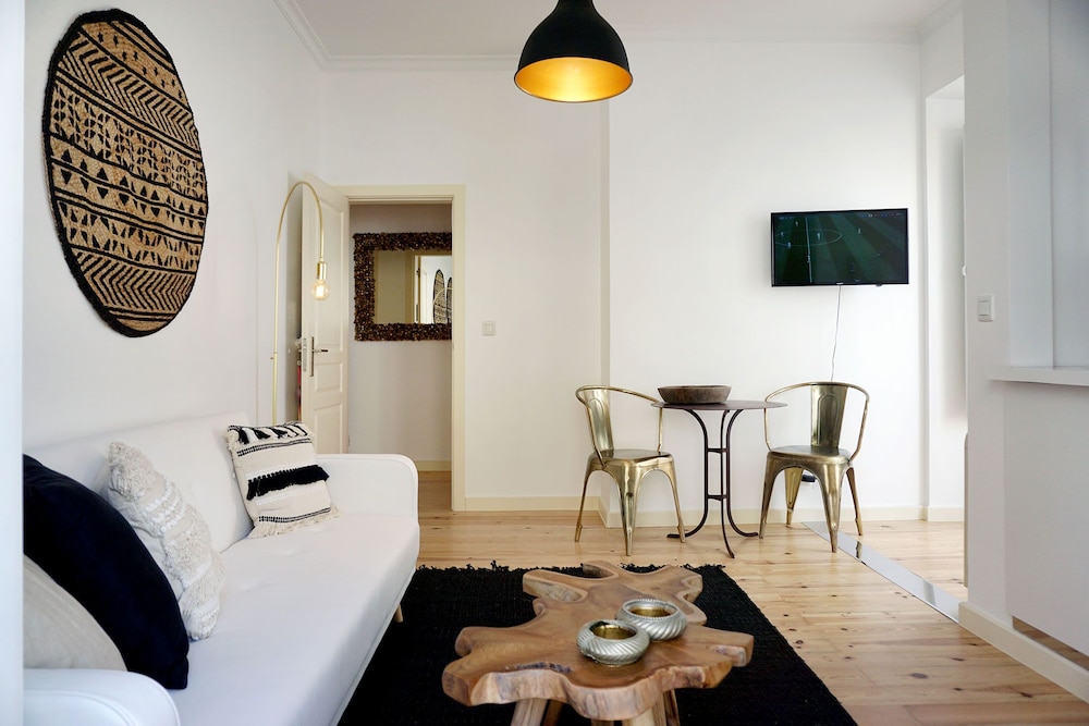 Sonel Investe Anjos Boutique Apartments