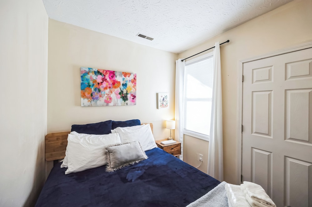 Cozy 2 Bedroom Getaway