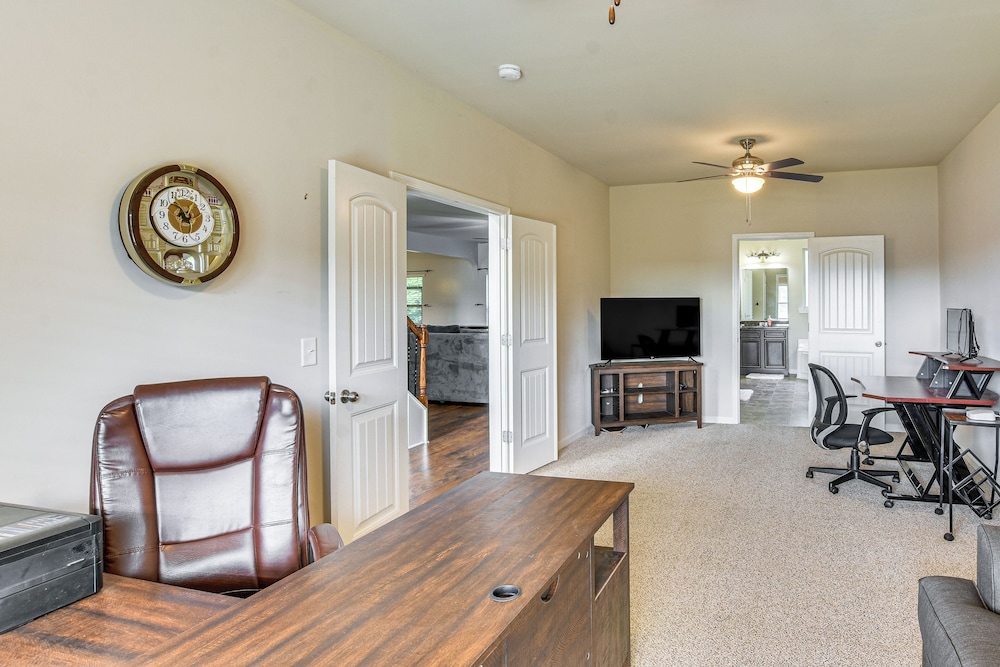 Golf & Hike: Family Home 11 Mi to Fort Bragg!