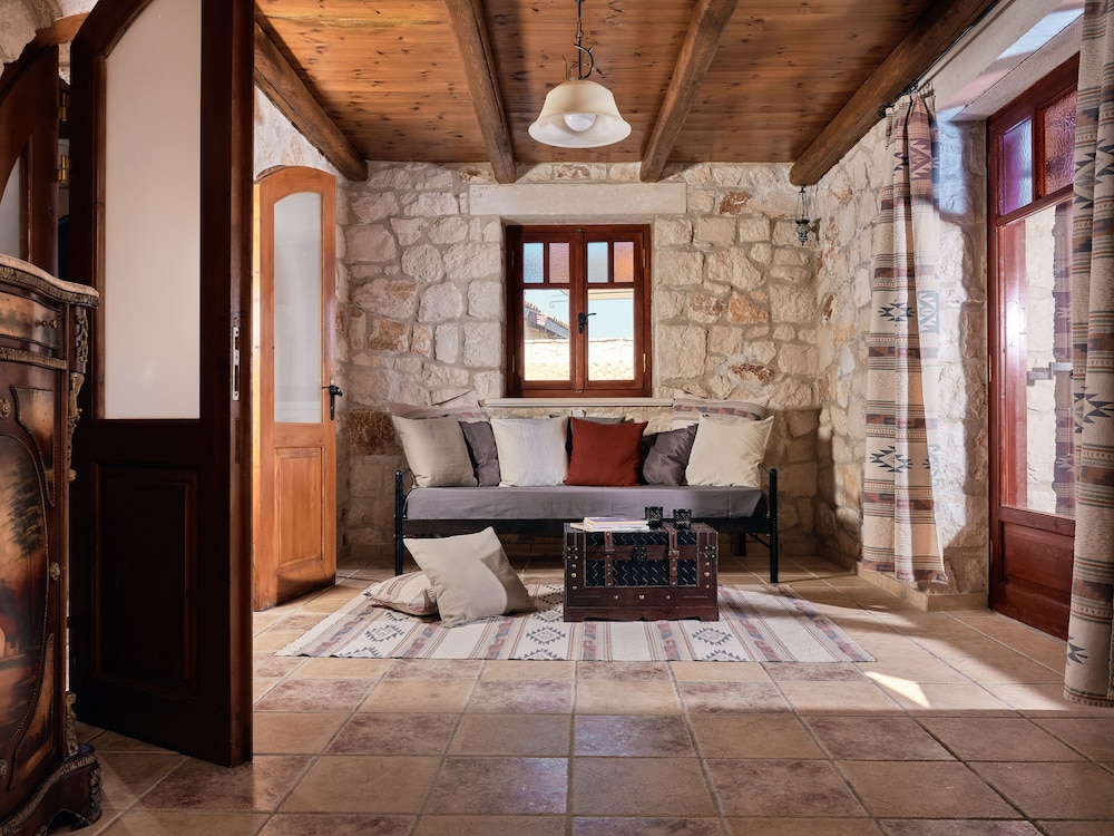 Diamond Suites