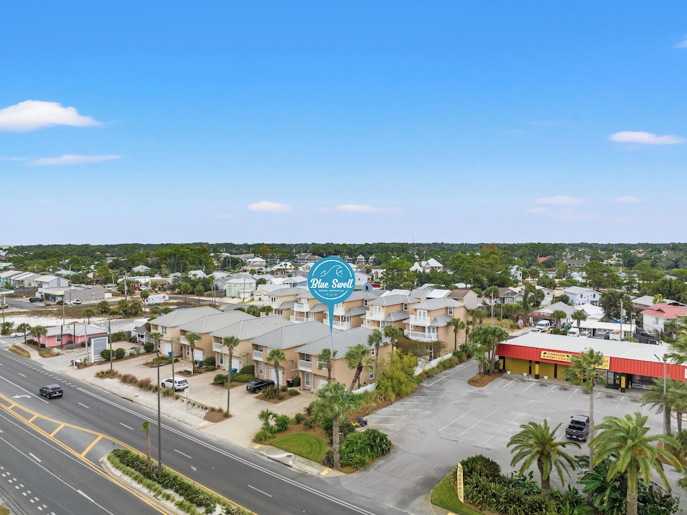 Escape to Sand Dollar Holler: Coastal Retreat, 3 Beds, 2.5 Baths, Sleeps 10!