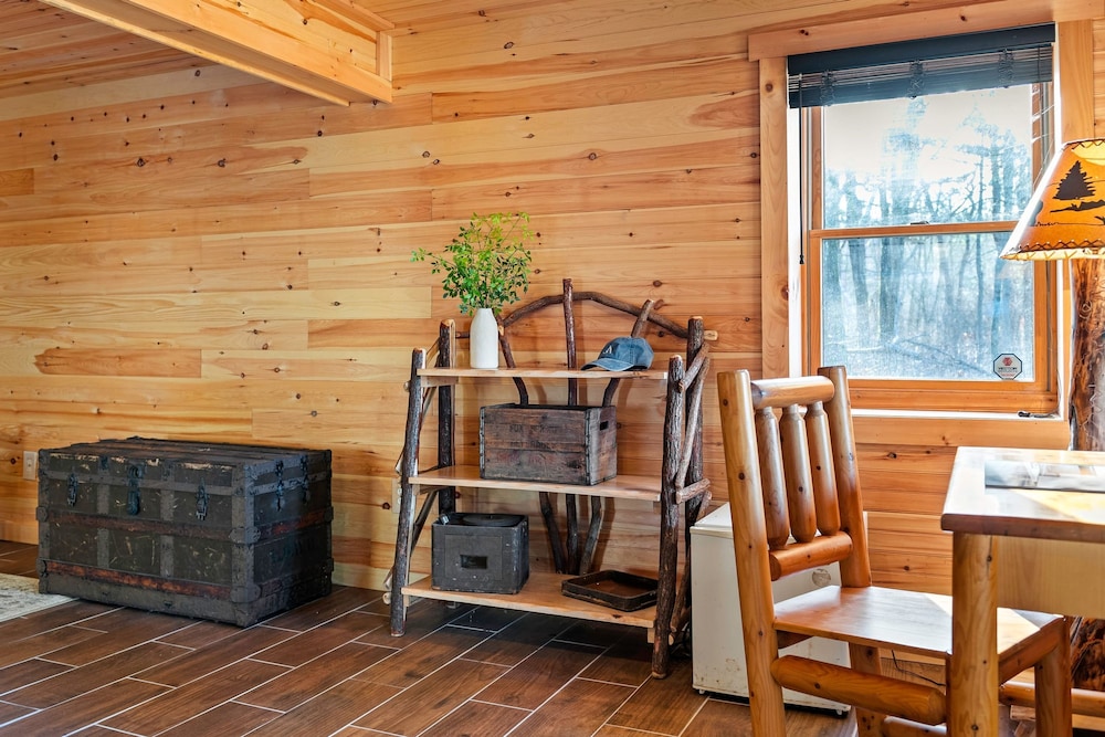 Deer Haven Cabin by Avantstay Waterfront Dock Firepit