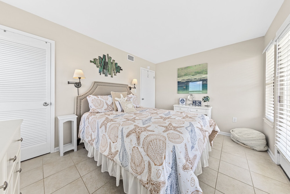 Island Sunrise Condos by Hosteeva