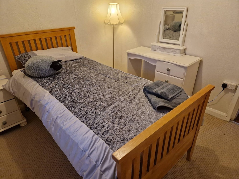 Charming Dolgellau Townhouse With Garden, Perfect for Families