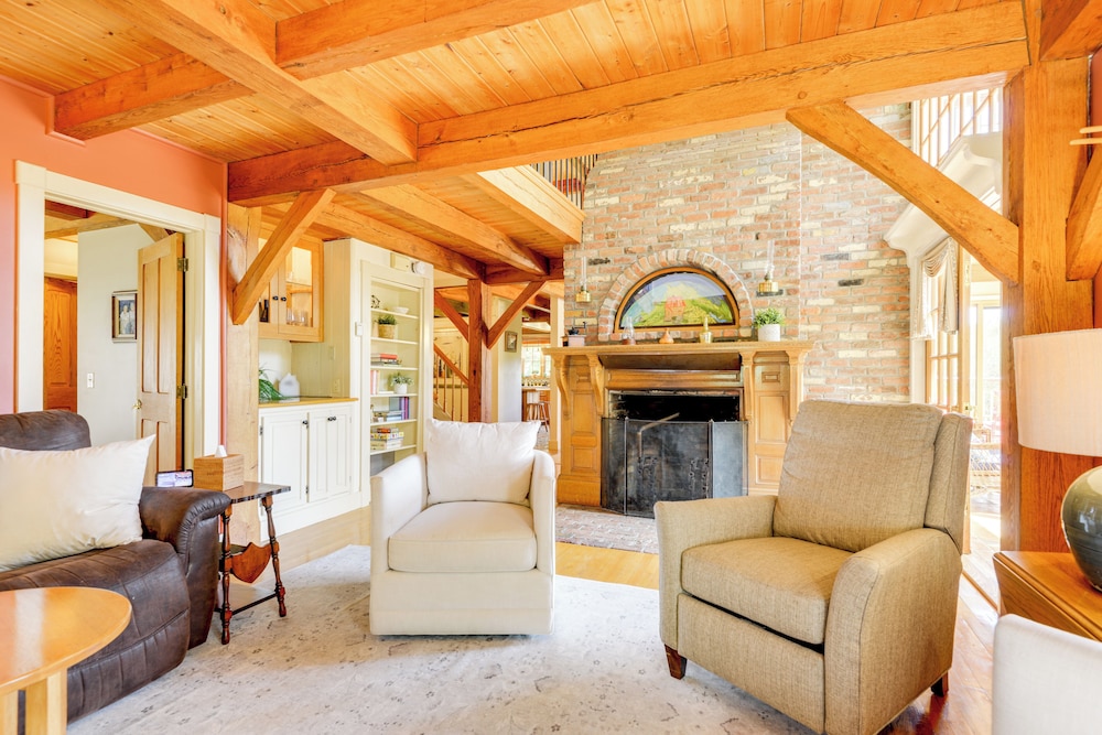 10 Mi to Mt Snow! Grand Estate Built to Entertain