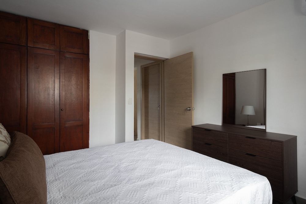 Plaza Colonial Residence By YellowKey