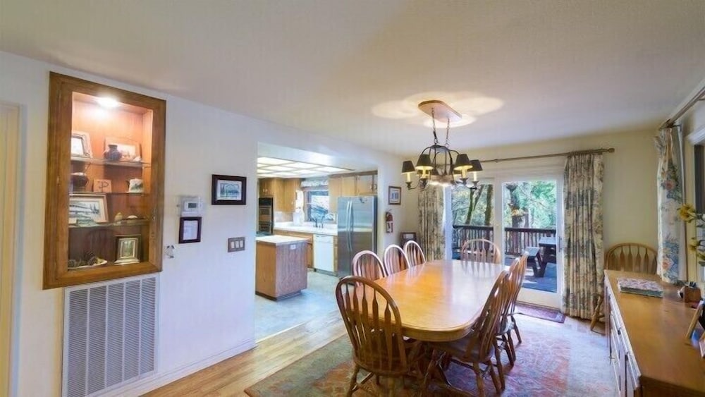 Scenic Wonders Wawona Home 3 Bedrooms view 3