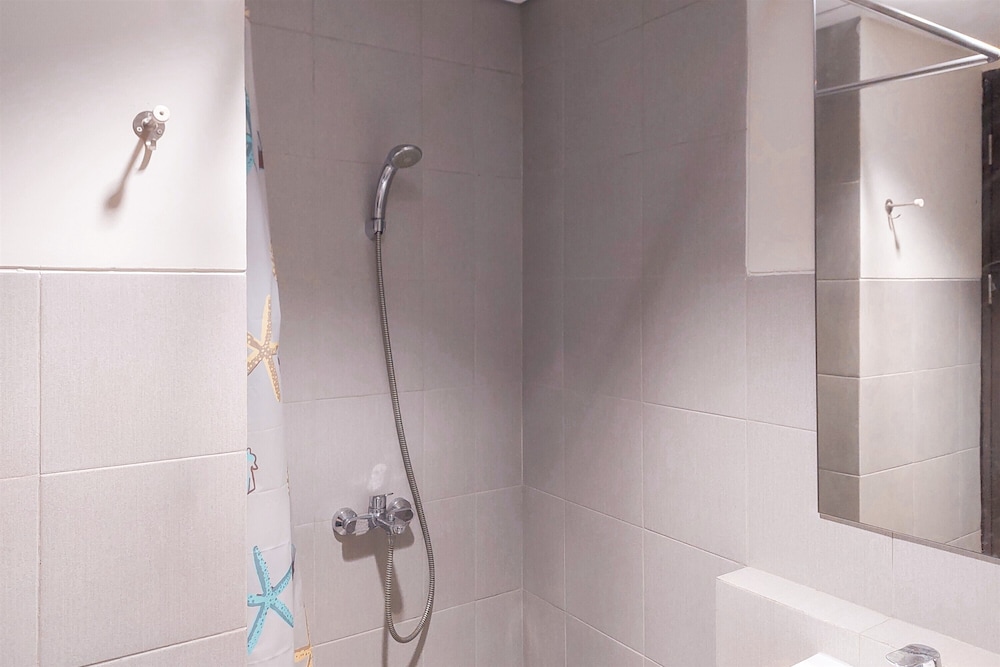Cozy Studio Apartment at Bintaro Icon