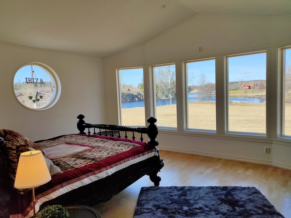 Charming 2-bed House at the Lake Close Gustavsfors view 3