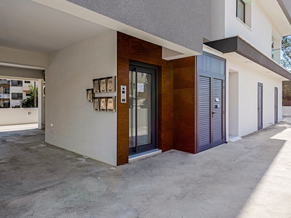 Sanders Triple - Cozy 1-bdr Apt With Balcony