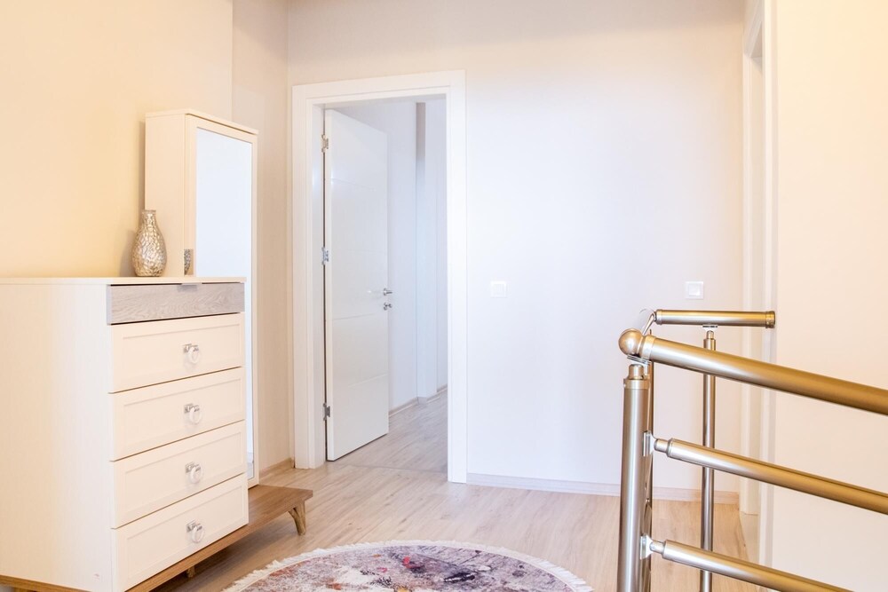 Spacious Perfect Flat With Private Pool view 5