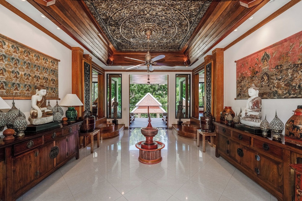 Naiharn 4br Private PoolVilla near Beach