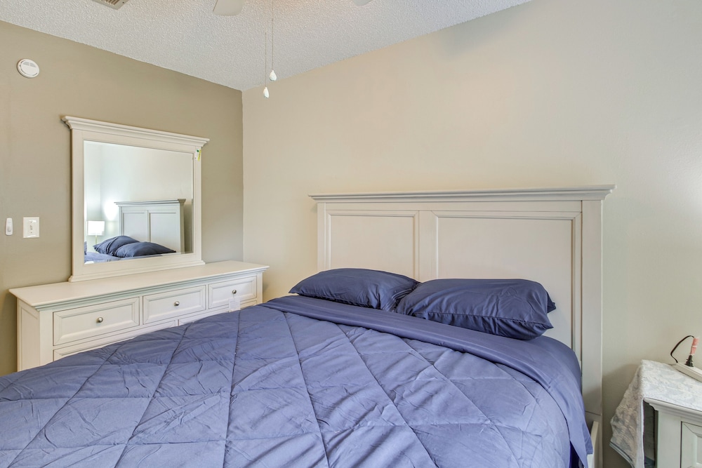 Shop, Dine & Visit Uwf: Pensacola Home w/ Yard!