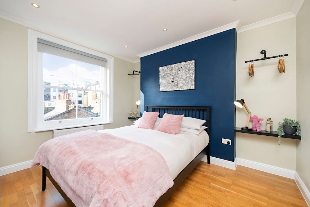 So Glamourous Pad - Fitzrovia - by Frankie Says