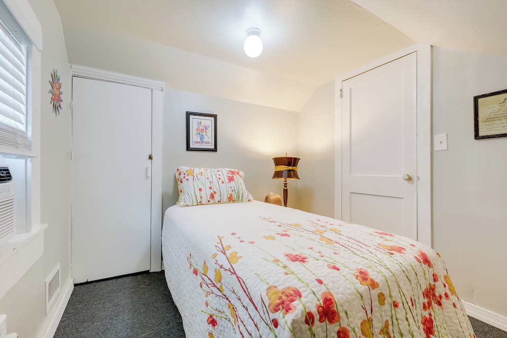 4 Mi to Jetty Park Beach! Family Home w/ Game Room