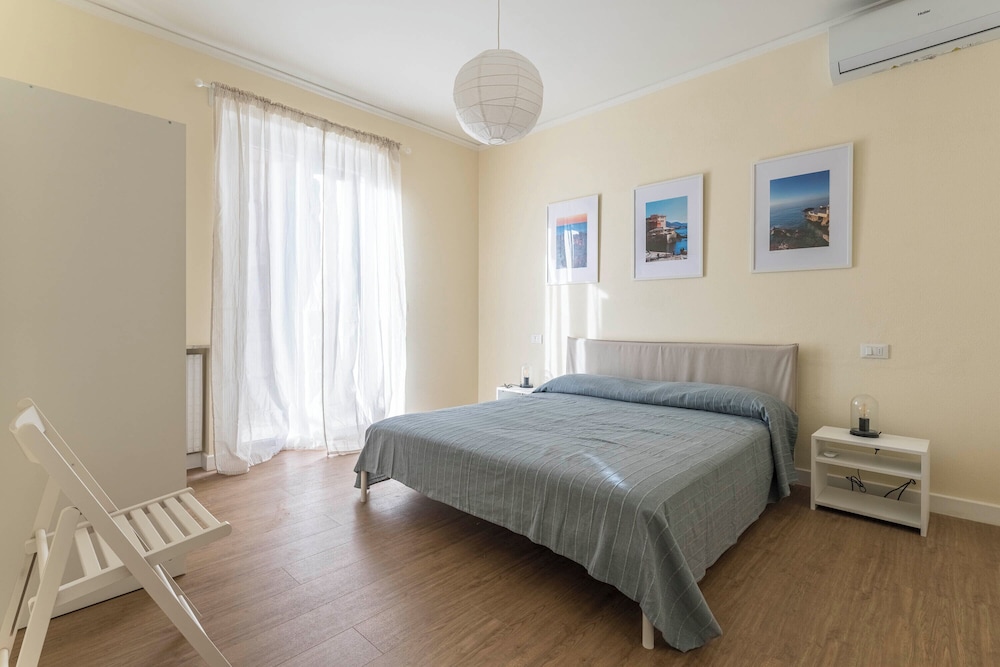 Spacious Apartment In Sori With Terrace