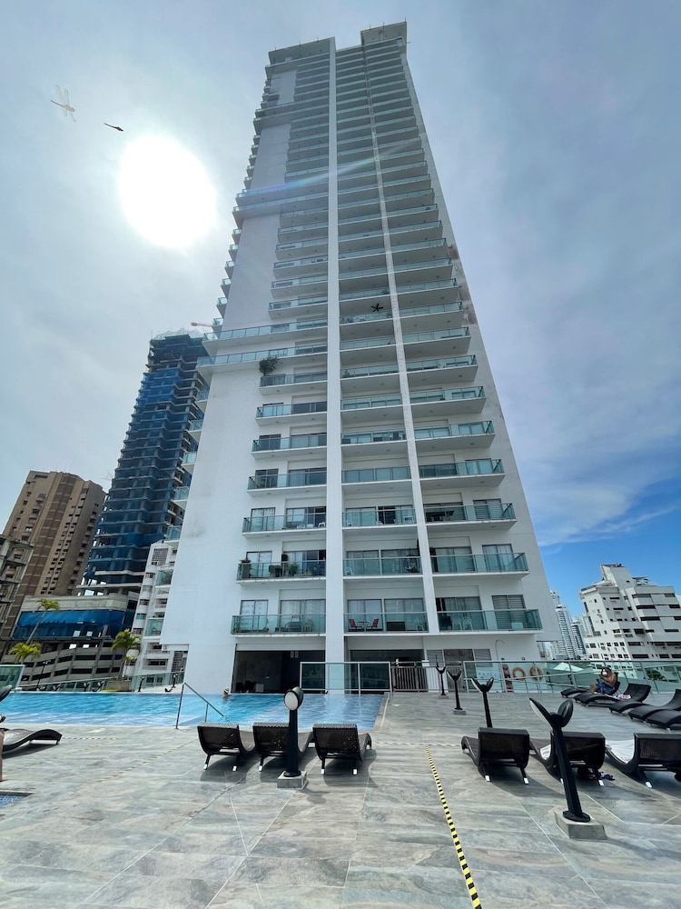 Edificio Infinitum en Bocagrande, Cartagena view 2