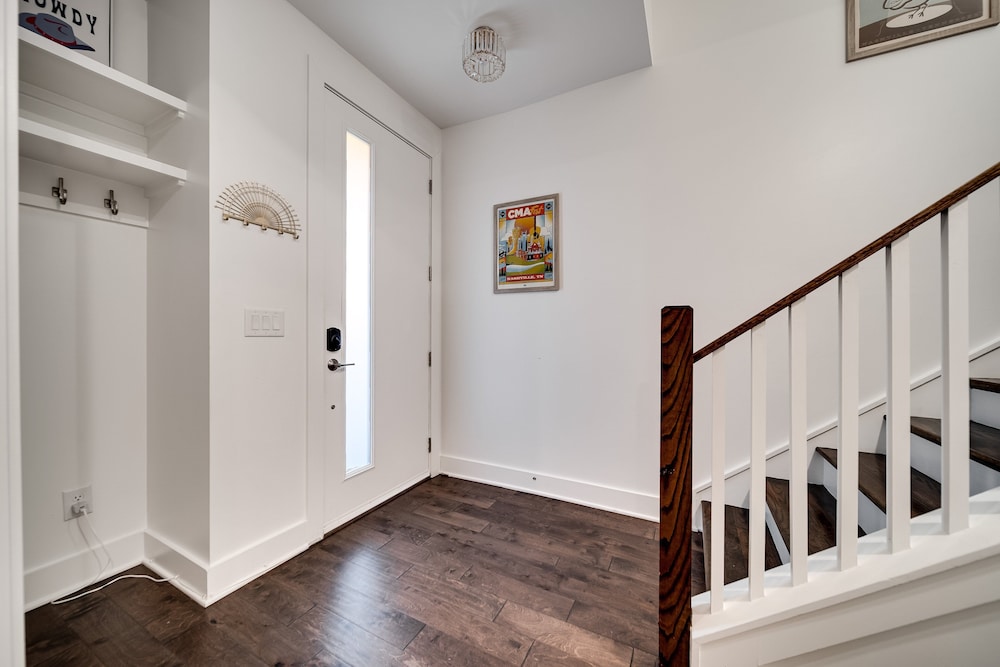 Nashville Vibes 4 Bedroom Townhouse