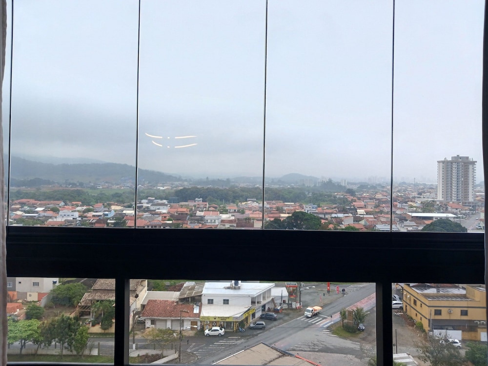 Estadia completa com piscina a 400m da Praia da Armação \- SKL
