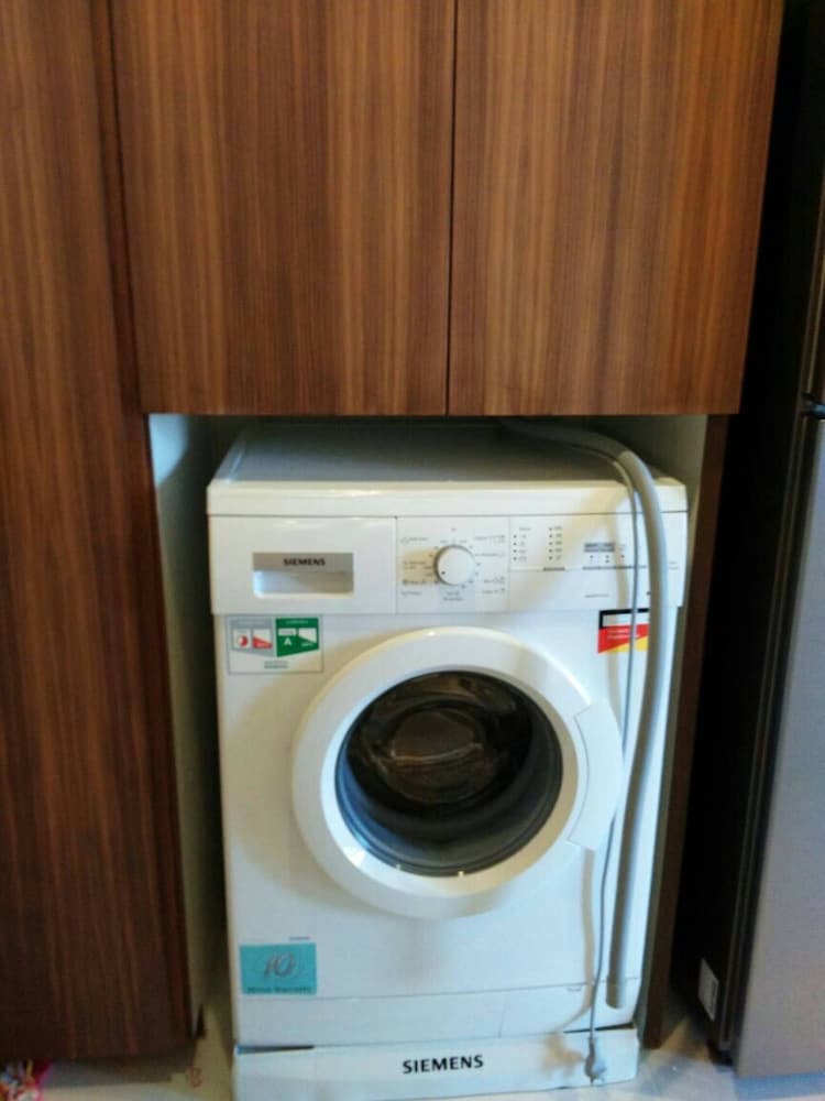 S39- 1 Bedroom Downtown Apt With Balcony and Pool