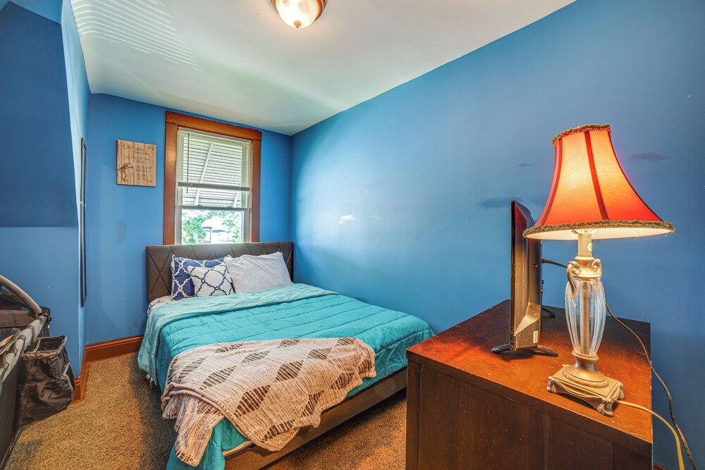 South Chicago Heights Apartment - Pets Welcome! view 3