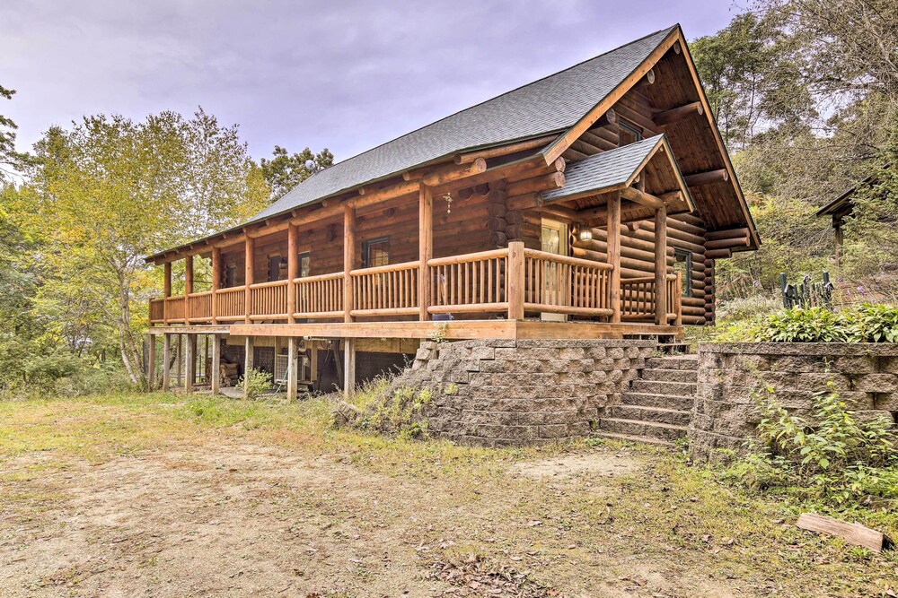 Splendid Family Cabin w/ Hot Tub & Grill! view 5