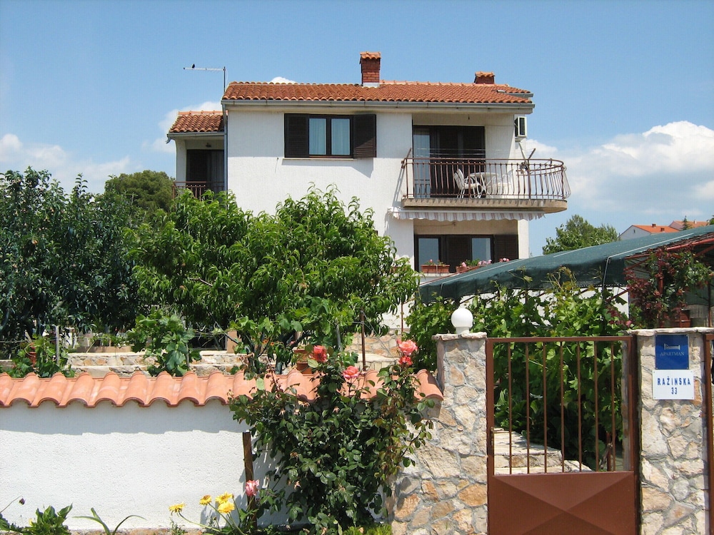 Photo 6