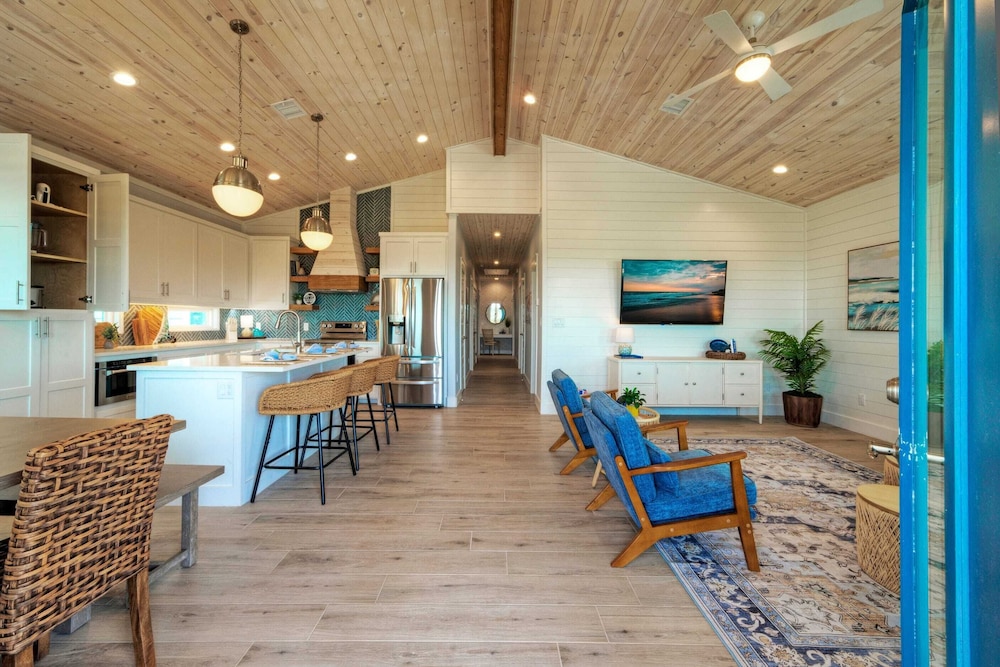 Deja Blue Coastal Retreat w/ Pool, Firepit, BBQ & Outdoor TV Lounge