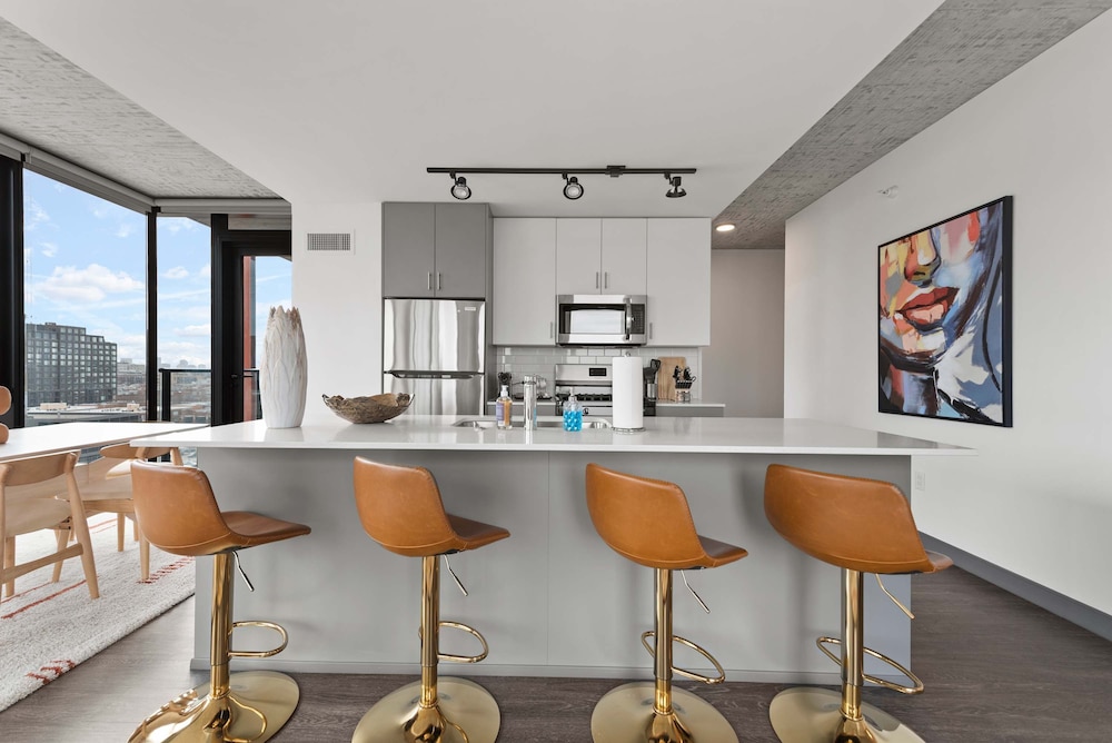 Cloud9 4apt in Building Fultonmkt The Cubist