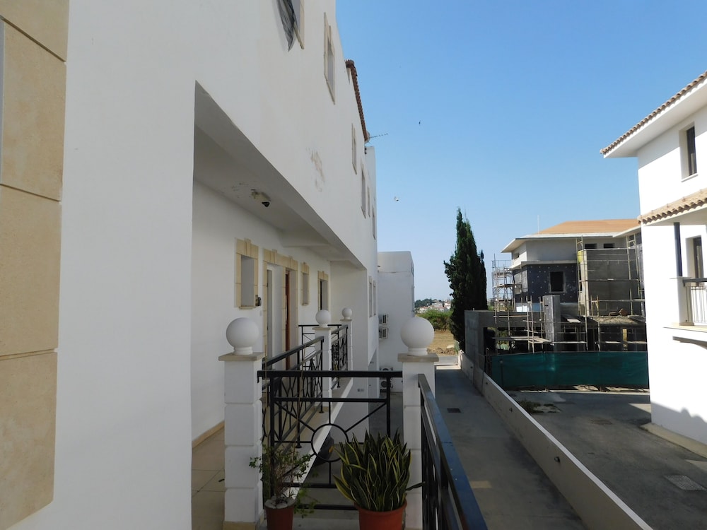 Paramount Gardens Resorts C202