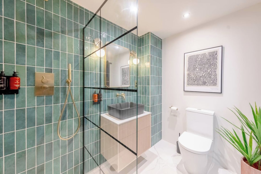 Contemporary Elegance - 2BD Flat, Clapham!