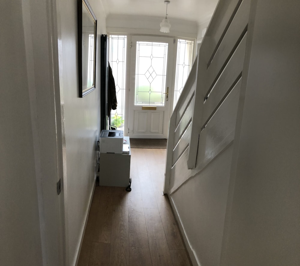 Limegrove, Comfortable Three Bedroom House view 4