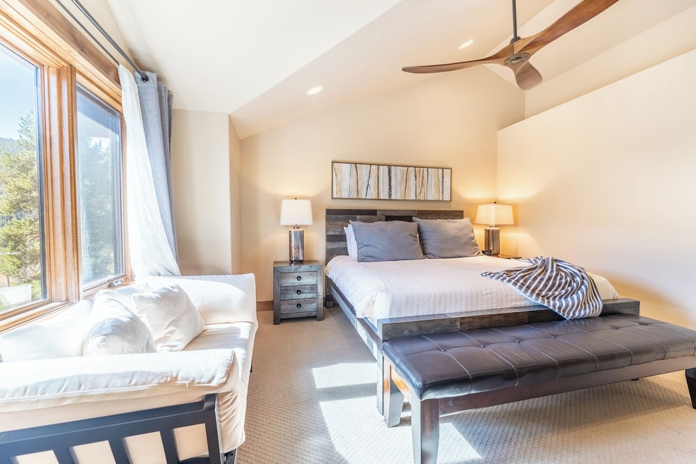 223 Caravelle Drive