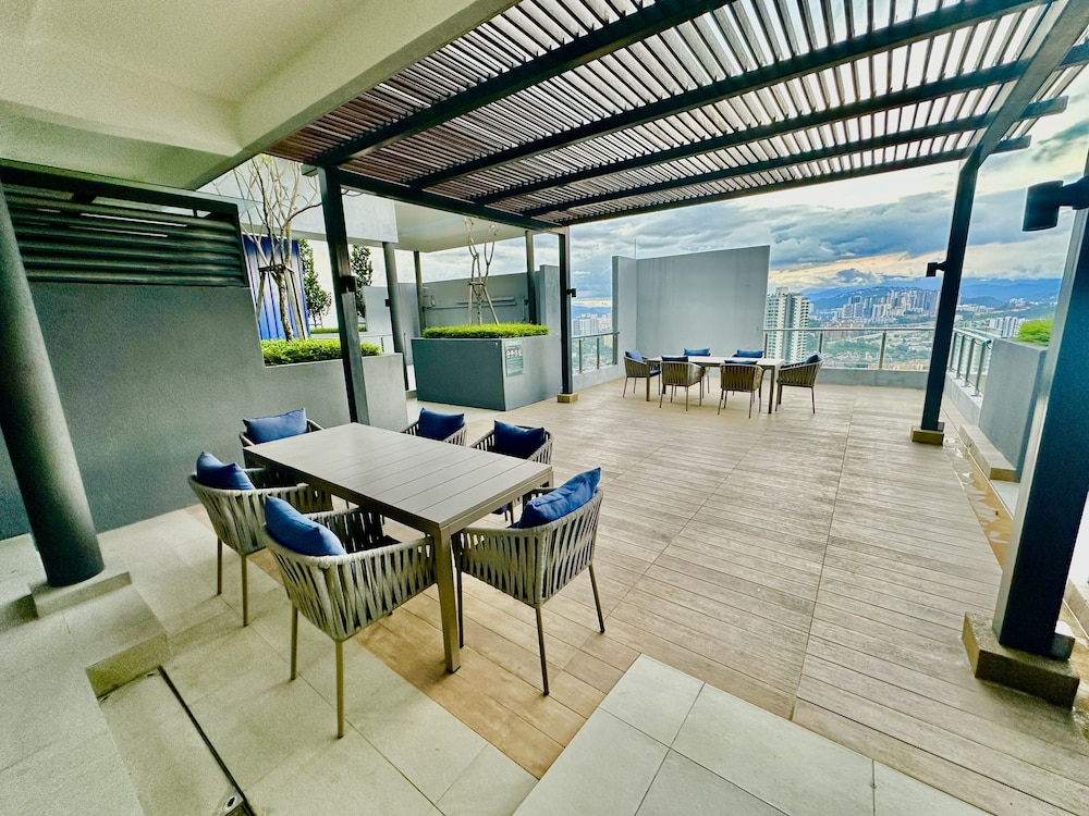 Neu Suites by Moonlight