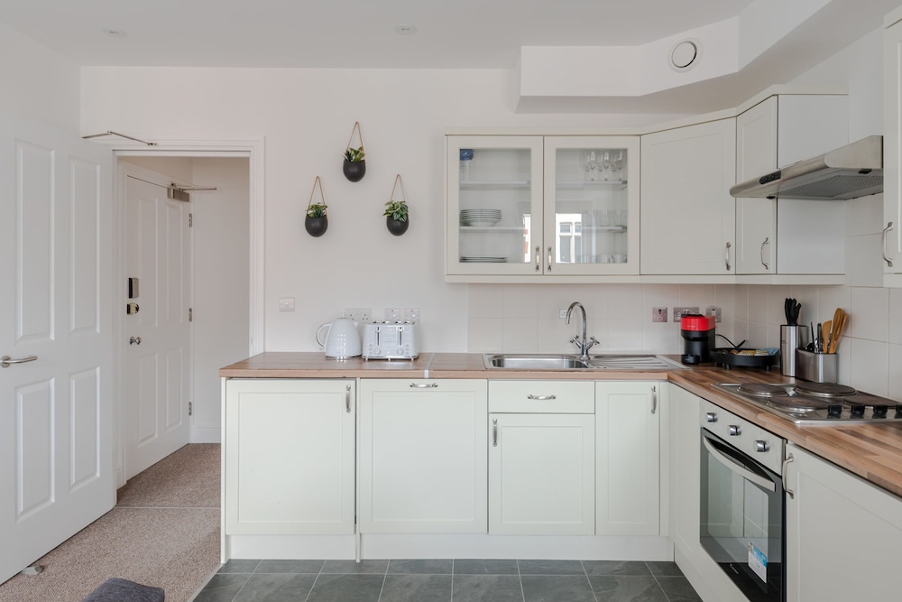 The Vanity Affair - Fitzrovia - by Frankie Says