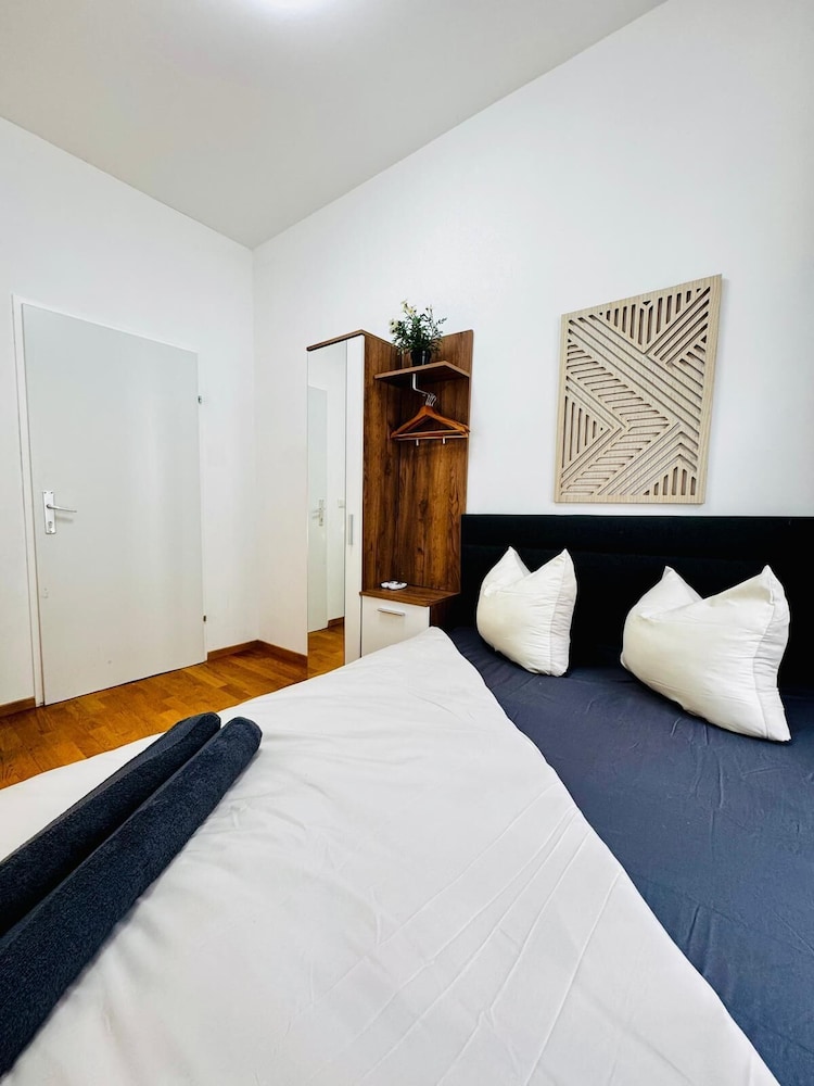Comfy 4BR 10 Min Transport to Stadthalle