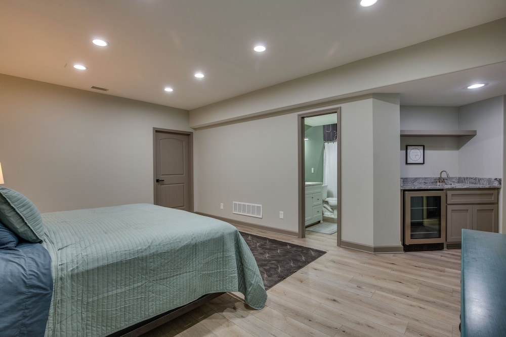 Kansas City Vacations - Luxe Missouri Getaway w/ Hot Tub  Fire Pit! - Property Image 4