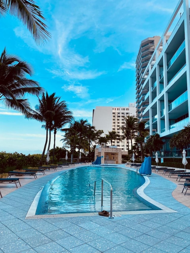 Carillon Miami Beach Private Suites